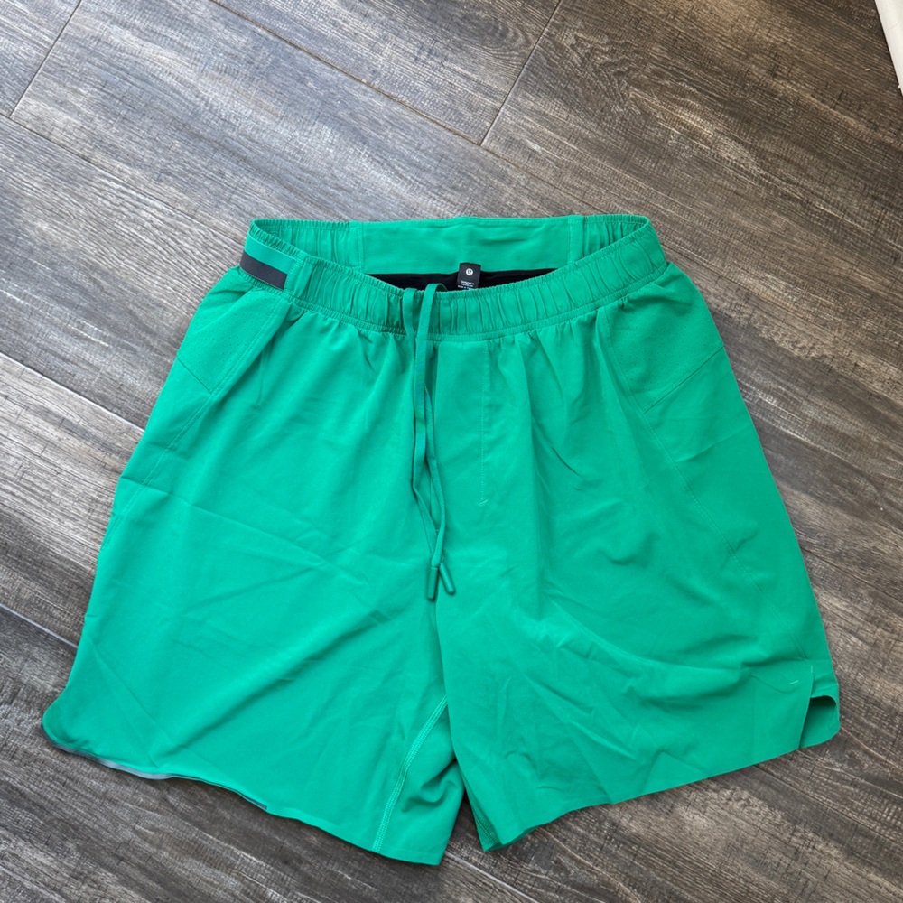 Lululemon green shorts S